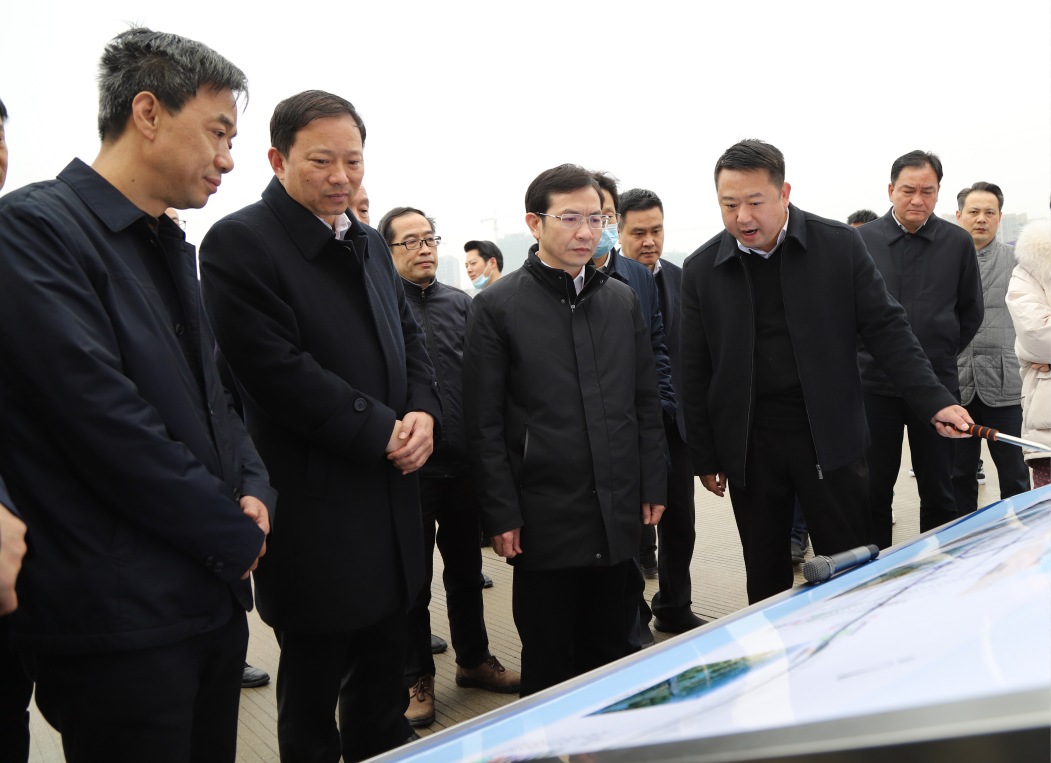 市委副書(shū)記、市長(cháng)黃喜忠一行視察九洲高架東延工程