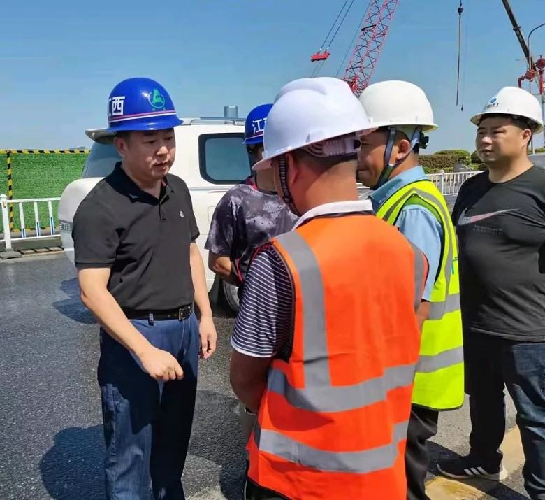 羅輝到沿江中北大道快速路改造工程、真君路隧道工程項目檢查工作