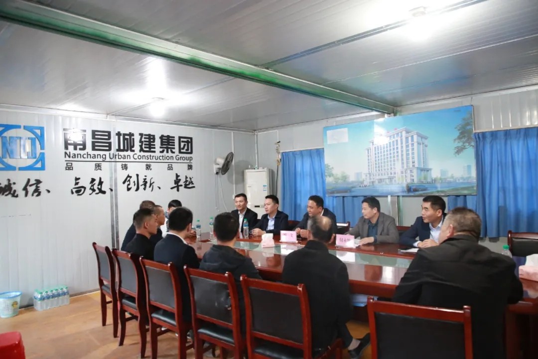 南昌城投集團人武部開(kāi)展傳承軍人精神，做集團建設發(fā)展的“排頭兵”座談會(huì )